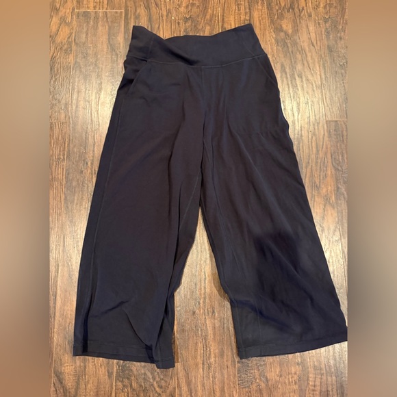 Lululemon Black Wide Leg Leggings Size 8 - Picture 1 of 3